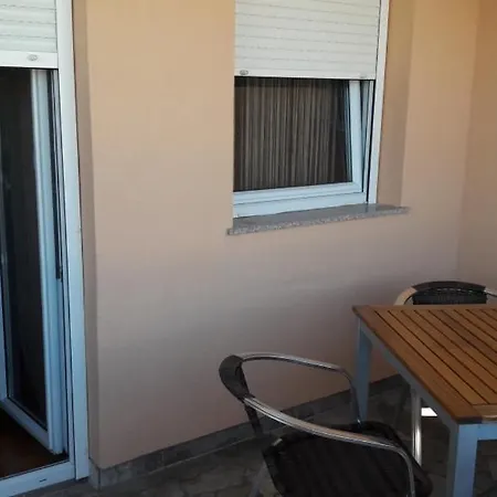 Daire In Pag With Sea View, Terrace, Air Conditioning, Wifi