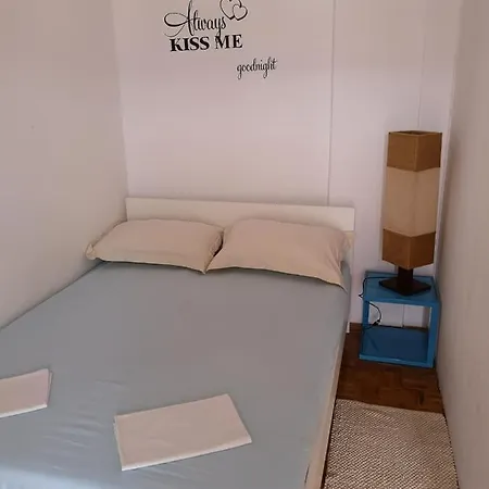 Daire In Pag With Sea View, Terrace, Air Conditioning, Wifi *