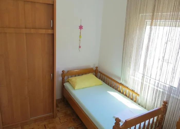 Lejlighed In Pag With Sea View, Terrace, Air Conditioning, Wifi *