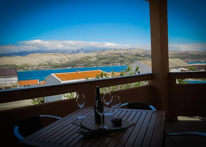 In Pag With Sea View, Terrace, Air Conditioning, Wifi פג